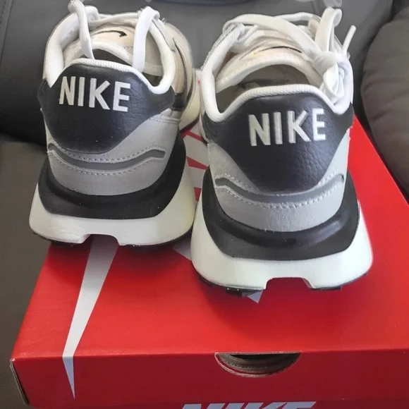 Nike Womens Sneakers - Picture 5 of 8